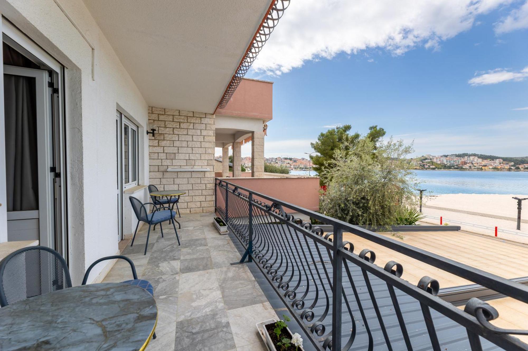 Villa Okruk-10 Meters Away From The Beach Okrug Gornji Eksteriør bilde